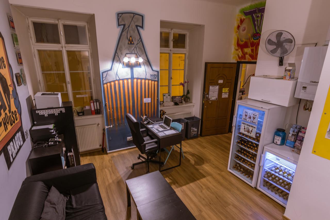 Hostel The Madhouse Praha Exteriér fotografie